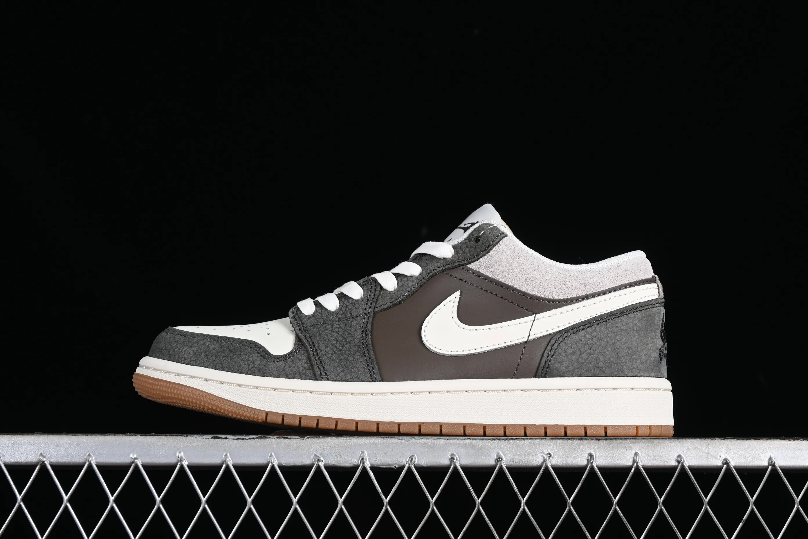 All categories Air Jordan Jordan series basketball shoes Air Jordan 1 Low G version pure original Air Jordan 1 Low "Snkrs Day" AJ1 Joe 1 Magpie gray toe low-top cultural casual sneakers FD0399-004